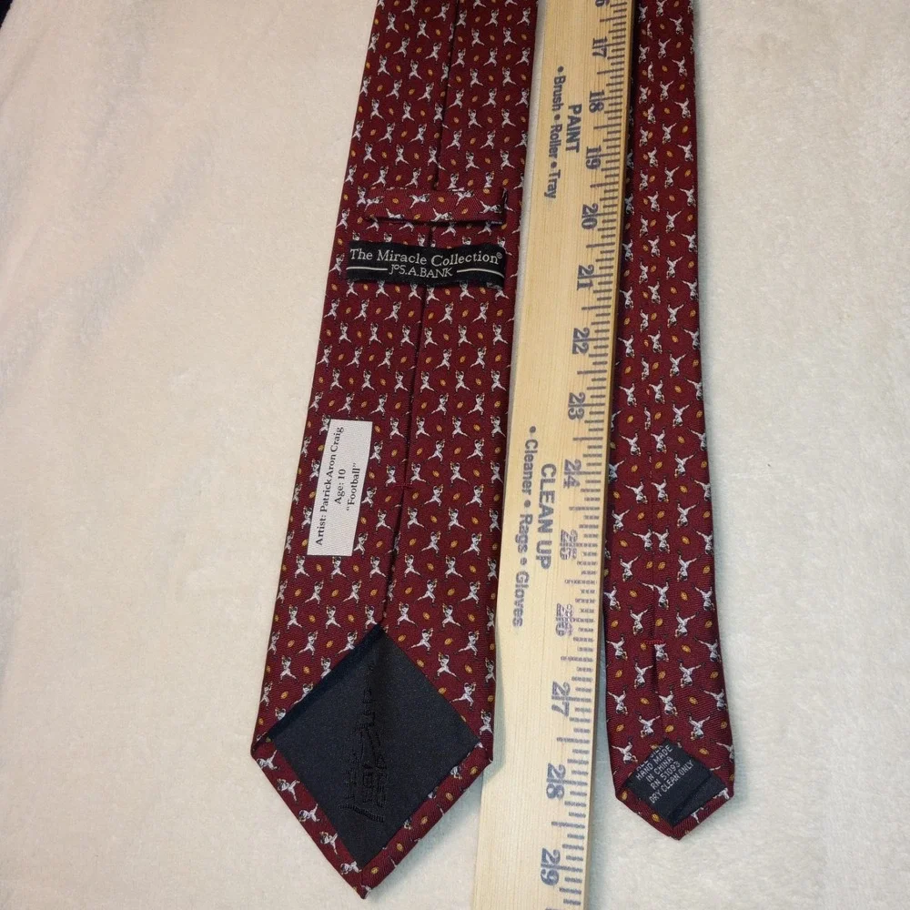 Jos A Bank THE MIRACLE COLLECTION age 10 Football RN 51093 all silk hand made